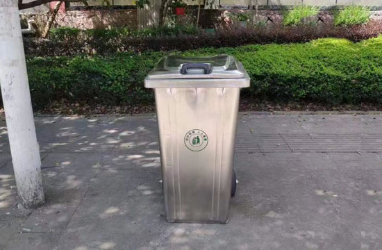 一款非常漂亮的不銹鋼戶(hù)外分類(lèi)垃圾桶