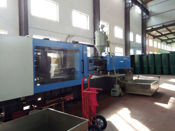 塑料垃圾桶生產車間