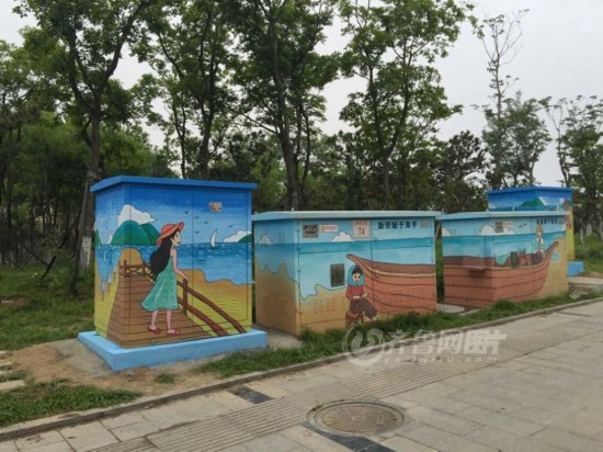 90后藝術生街頭作畫 為山東黃島垃圾箱披炫彩外衣